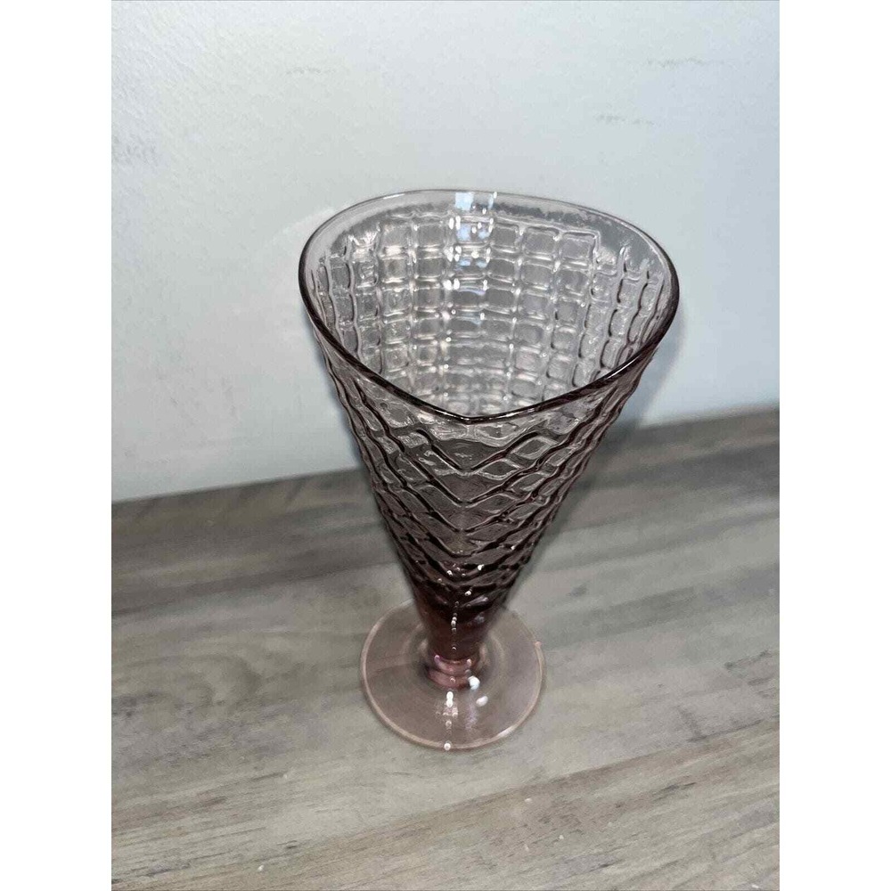 Ice Cream Dessert Dish Vintage Waffle Cone Pattern Pink Glass 6.5 Inch‎ - Picture 2 of 6